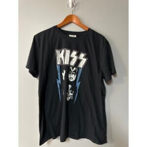Womens Size XL Maurice’s Kiss Band Tee